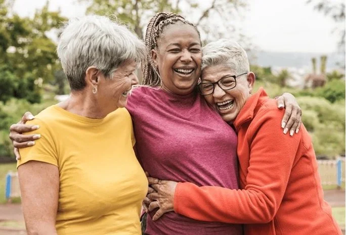 Senior marking Medicare enrollment dates on a calendar